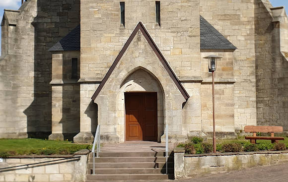 Eingang - Herzlich Willkommen in der Kirche Heisebeck
