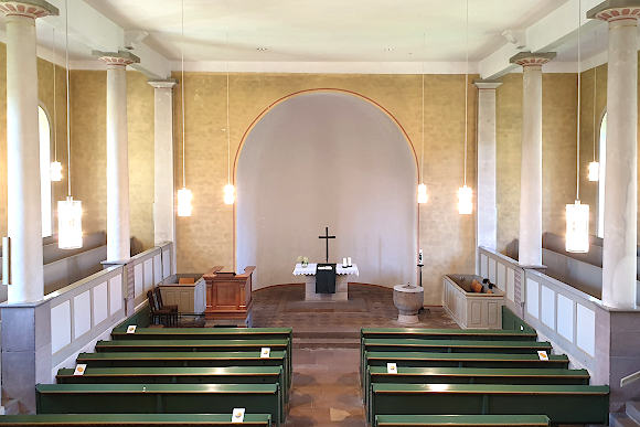 Innenraum der Martinskirche Oedelsheim